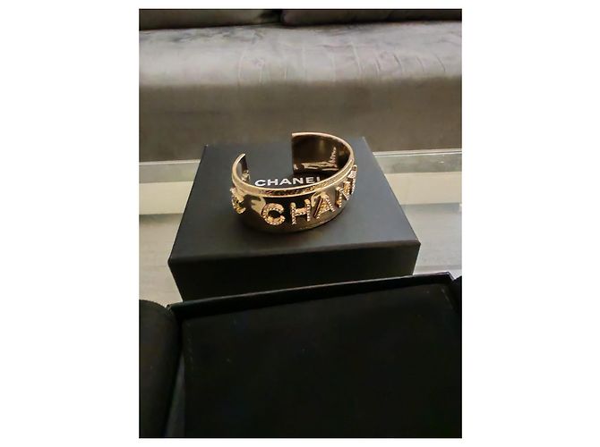 Chanel Armreif Gold mit CC Logo und Strass Größe M Gold hardware - Ansicht 17