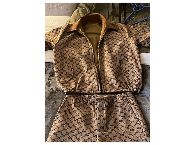 Gucci – Reversible GG Supreme Monogram Set – Size M (48 IT) – Excellent Condition - view 2