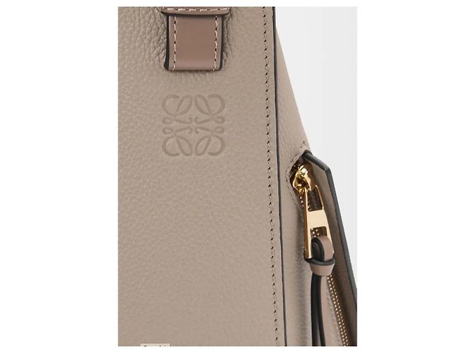 Borsa Hammock Piccola Loewe in Morbida Pelle di Vitello Granata Marrone Beige - vista 3
