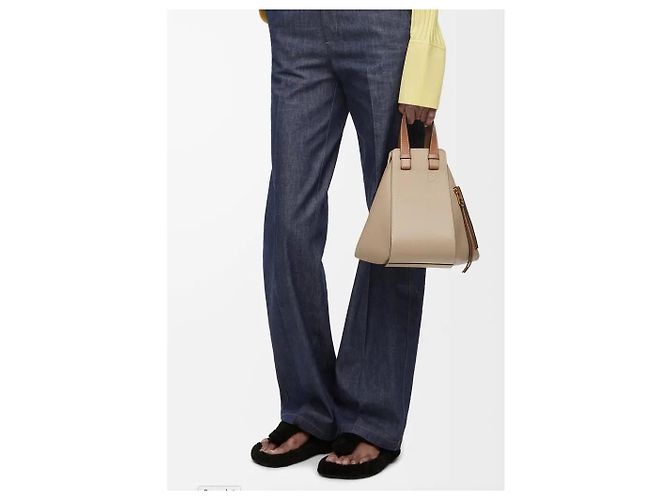 Borsa Hammock Piccola Loewe in Morbida Pelle di Vitello Granata Marrone Beige - vista 6