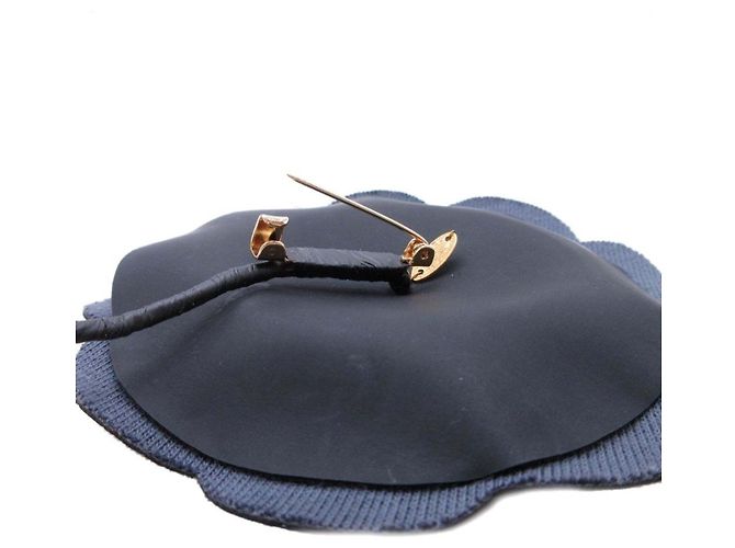 Broche Corsage en Cuir Camélia de Chanel Noir - vue 5