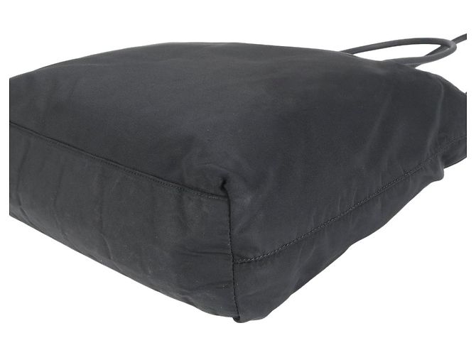 Borsa a spalla tote in nylon tessuto nero con logo Prada - vista 4