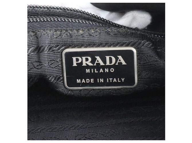 Borsa a spalla tote in nylon tessuto nero con logo Prada - vista 8