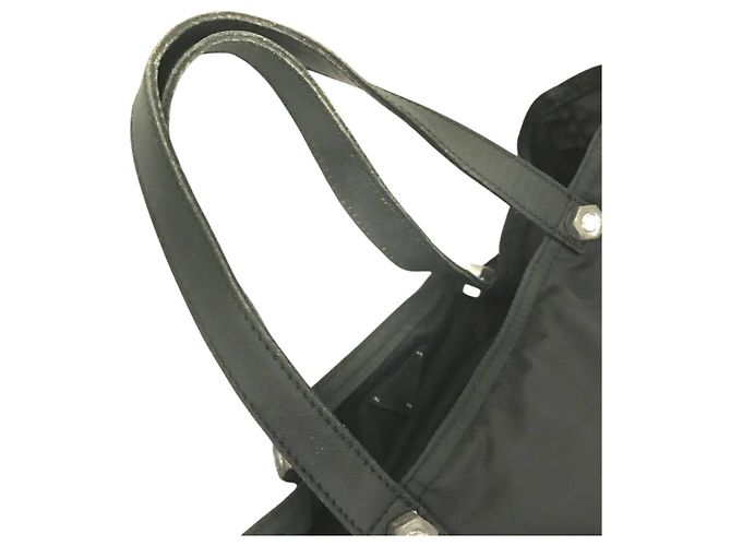 Borsa a spalla tote in nylon tessuto nero e verde scuro con logo Prada in metallo - vista 7