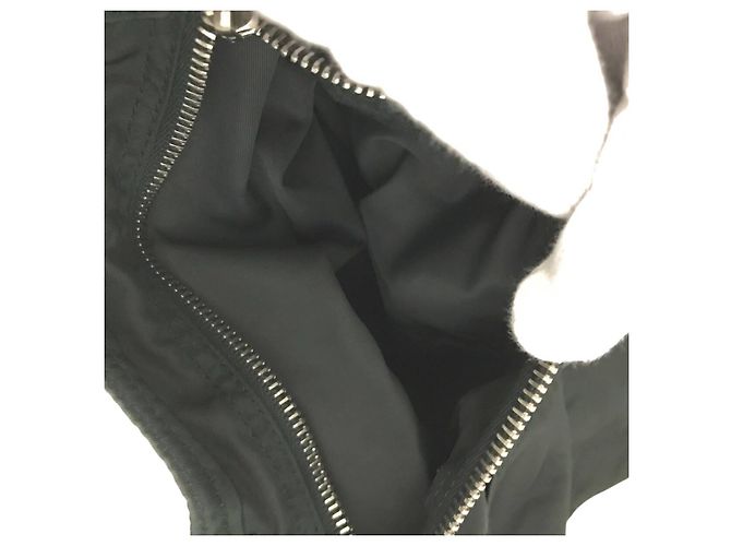Borsa a spalla tote in nylon tessuto nero e verde scuro con logo Prada in metallo - vista 9