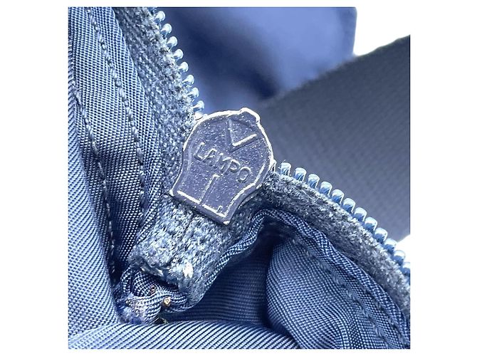 Borsa a tracolla incrociata in nylon blu navy con logo Prada - vista 10