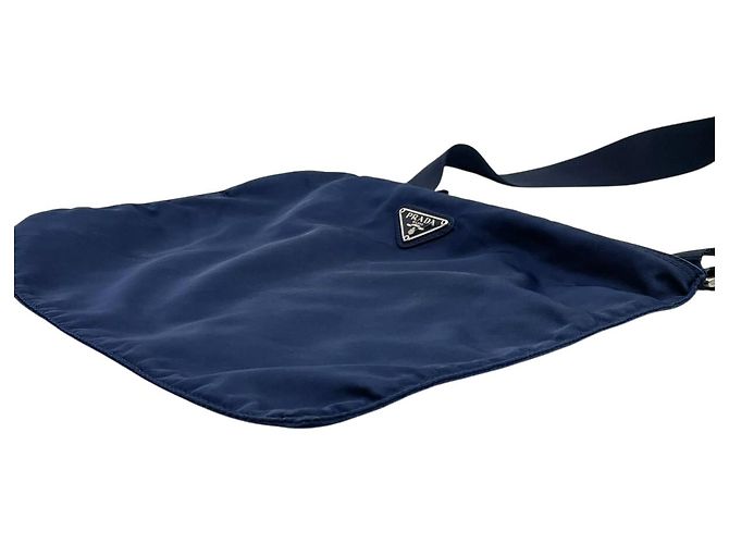 Borsa a tracolla incrociata in nylon blu navy con logo Prada - vista 4