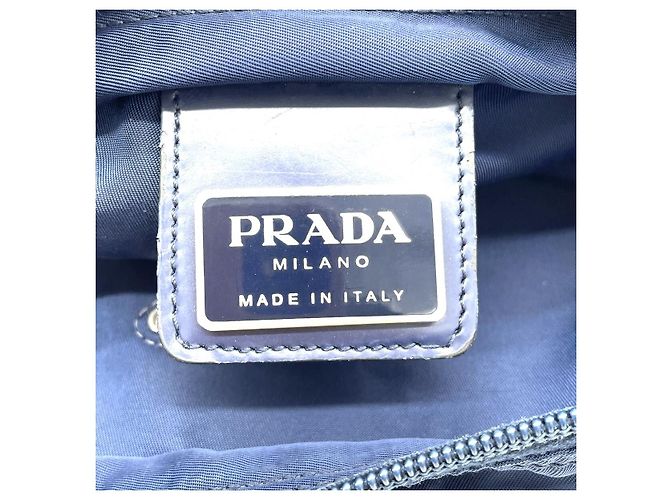 Borsa a tracolla incrociata in nylon blu navy con logo Prada - vista 8