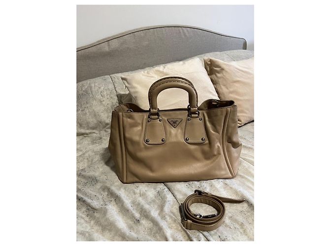 Borsa a mano Prada in pelle crema - vista 2
