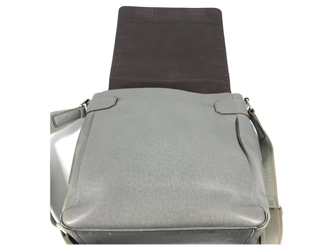 Borsa Messenger Roman PM Taiga Louis Vuitton Marrone - vista 13