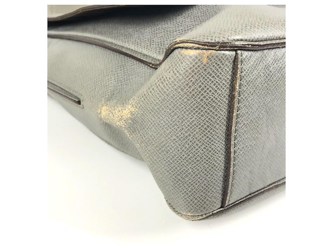Borsa Messenger Roman PM Taiga Louis Vuitton Marrone - vista 6