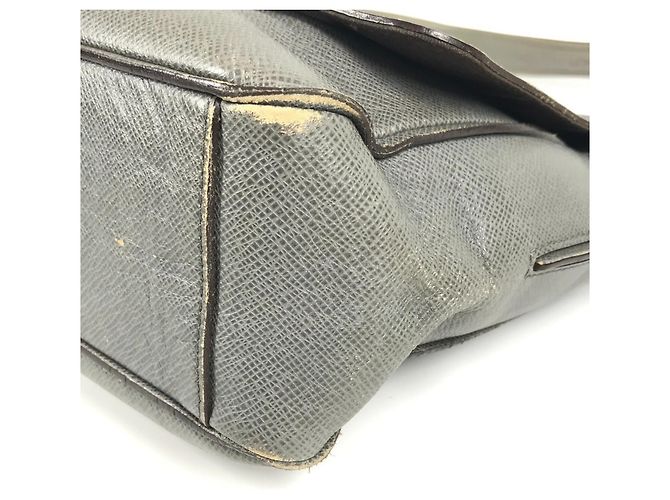 Borsa Messenger Roman PM Taiga Louis Vuitton Marrone - vista 7