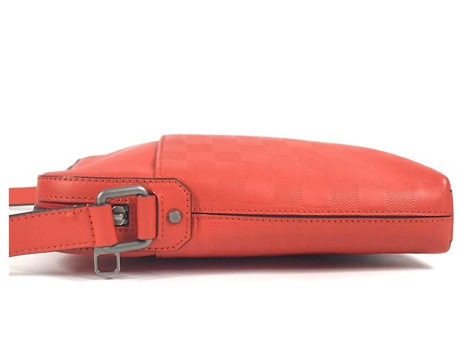 Borsa Pochette District Damier Infini Louis Vuitton Rosso - vista 3