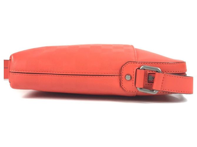 Borsa Pochette District Damier Infini Louis Vuitton Rosso - vista 4