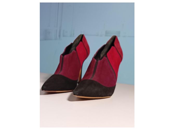 ikonischer Manolo Blahnik aus den 2000er Jahren" oder "Vintage / Pre-Vintage Stück". Schwarz Bordeaux Lila - Ansicht 5