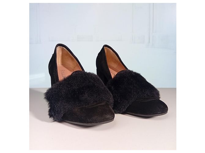 Décolleté Pollini in camoscio nero con inserto in pelliccia e tacco blocco - vista 3