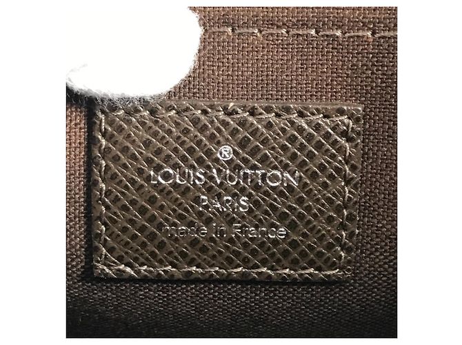 Borsa a tracolla Louis Vuitton Taiga Andrei Marrone - vista 10