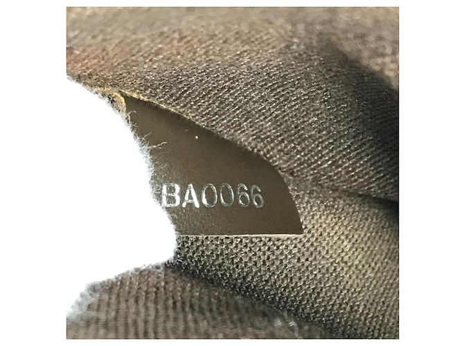 Borsa a tracolla Louis Vuitton Taiga Andrei Marrone - vista 11