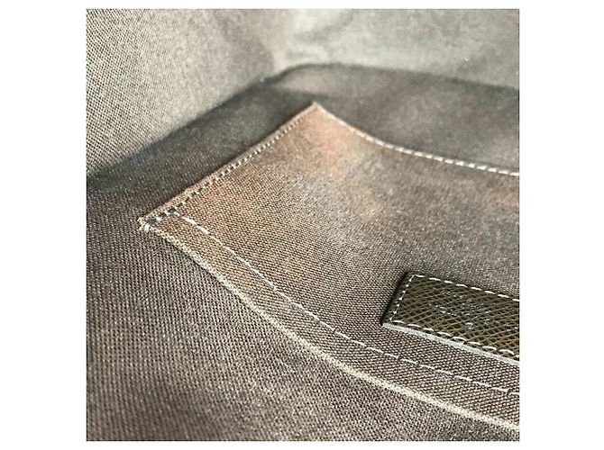 Borsa a tracolla Louis Vuitton Taiga Andrei Marrone - vista 12