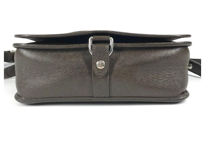 Borsa a tracolla Louis Vuitton Taiga Andrei Marrone - vista 5