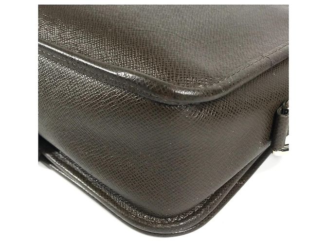 Borsa a tracolla Louis Vuitton Taiga Andrei Marrone - vista 6