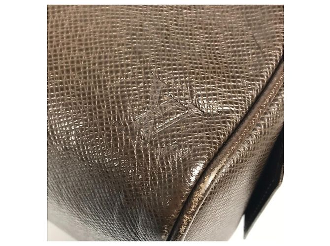 Borsa Ivan Truth in Taiga Louis Vuitton Marrone - vista 11