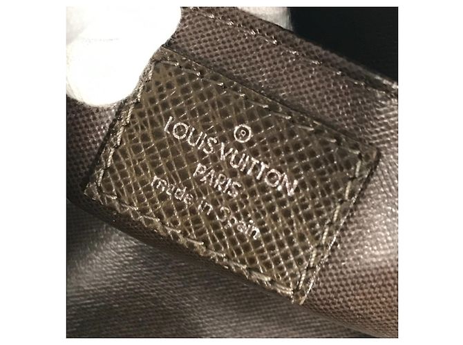 Borsa Ivan Truth in Taiga Louis Vuitton Marrone - vista 13