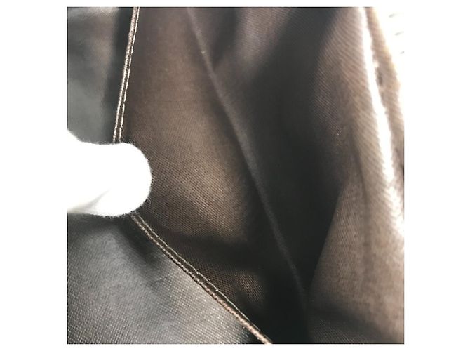 Borsa Ivan Truth in Taiga Louis Vuitton Marrone - vista 16