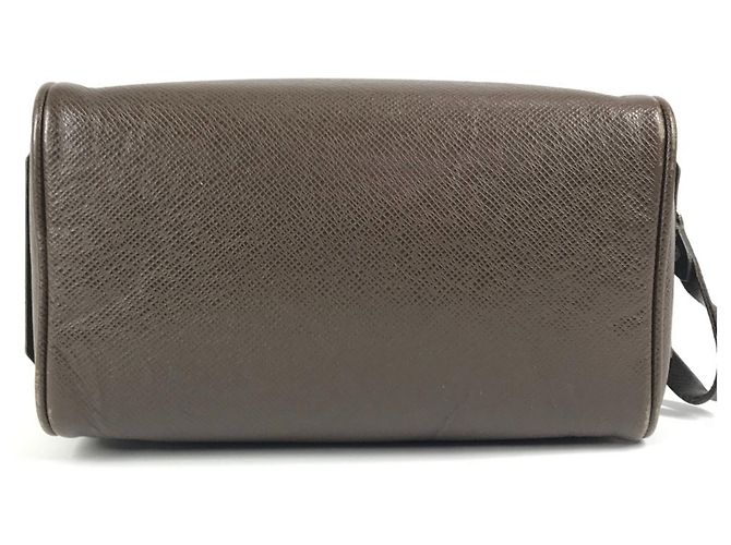 Borsa Ivan Truth in Taiga Louis Vuitton Marrone - vista 5