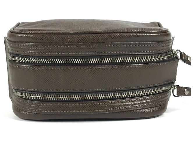 Borsa Ivan Truth in Taiga Louis Vuitton Marrone - vista 6