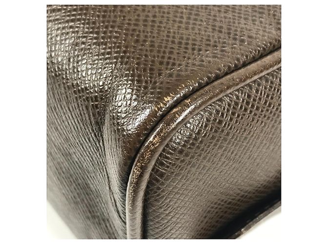 Borsa Ivan Truth in Taiga Louis Vuitton Marrone - vista 9