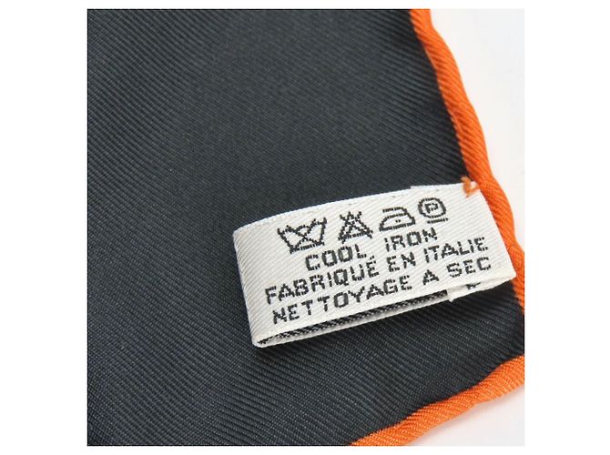 Seidenschal von Louis Vuitton in Schwarz und Multicolor Mehrfarben Orange Monogramm - Ansicht 9