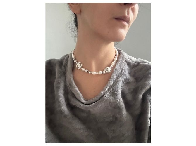 Collana lunga Chanel metallo oro champagne pendente quadrato Bianco - vista 9