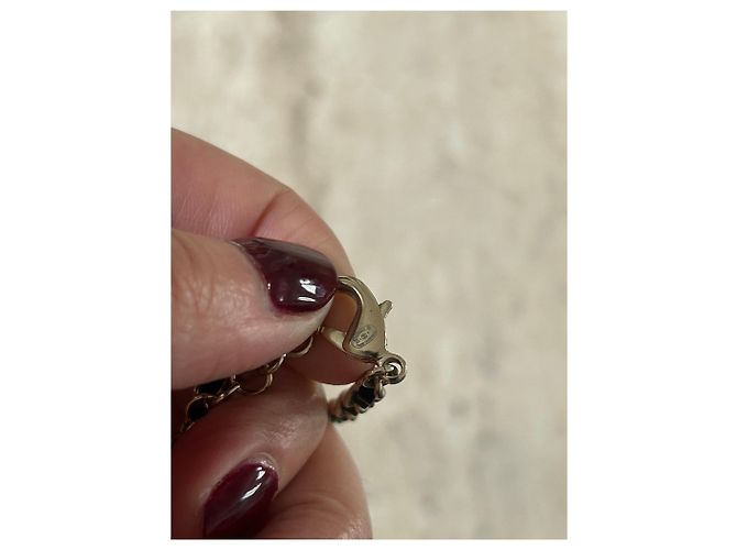 Collana lunga Chanel metallo oro champagne pendente CC D'oro - vista 8