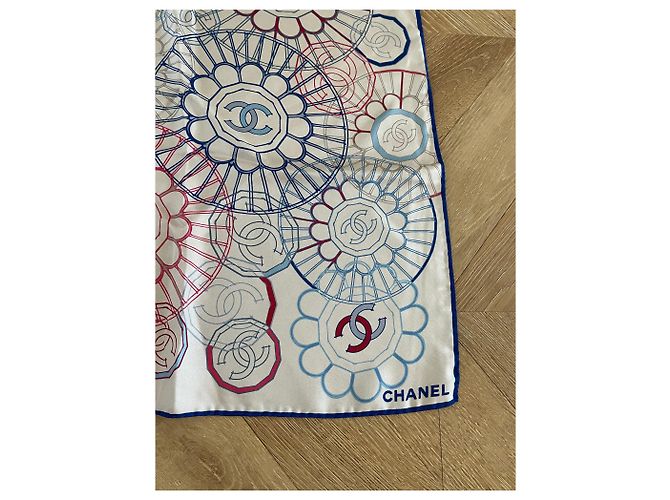 Foulard in seta Chanel 90 cm - vista 3