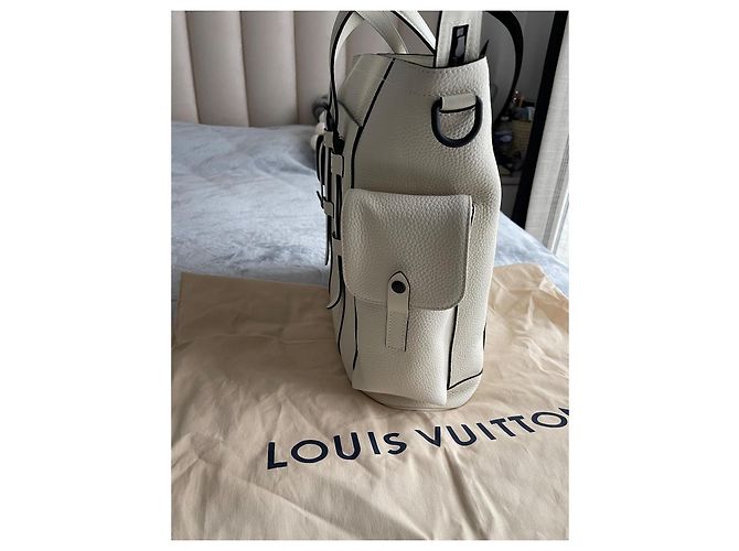 Borsa tote Louis Vuitton Christopher in pelle beige - vista 4