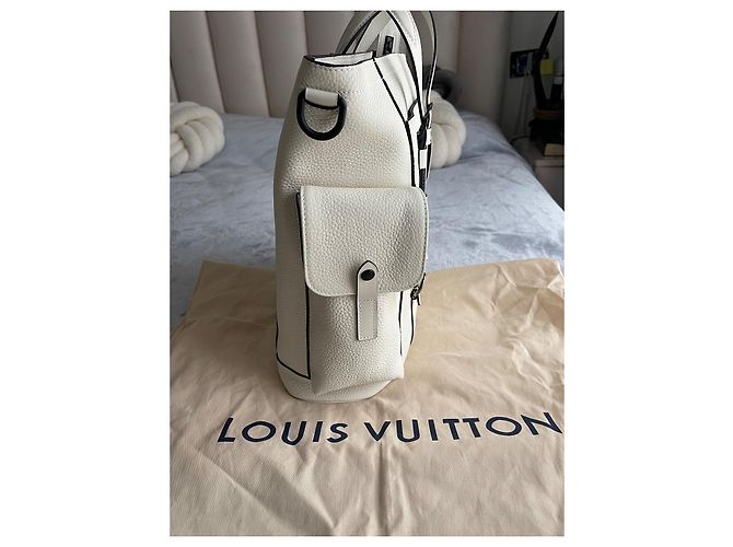 Borsa tote Louis Vuitton Christopher in pelle beige - vista 5