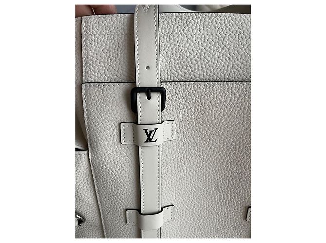 Borsa tote Louis Vuitton Christopher in pelle beige - vista 6