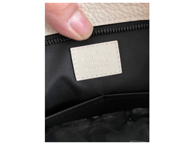 Borsa tote Louis Vuitton Christopher in pelle beige - vista 8