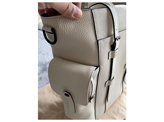 Borsa tote Louis Vuitton Christopher in pelle beige - vista 9