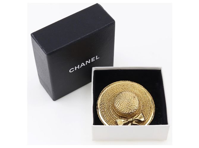Chanel Brosche in Form eines vergoldeten Strohhuts Golden - Ansicht 9