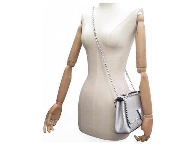 BORSA LOUIS VUITTON VERY CHAIN M43201 IN PELLE ARGENTATA Argento - vista 16