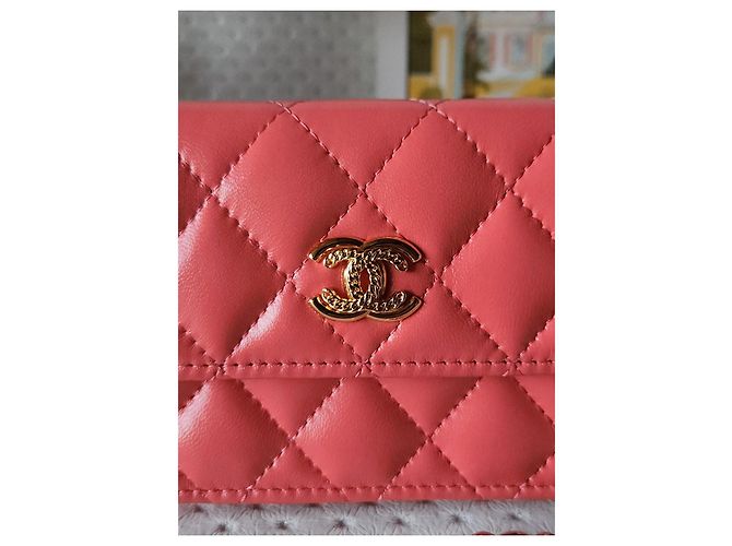 Chanel Wallet on Chain in pelle d'agnello rosa corallo D'oro - vista 3