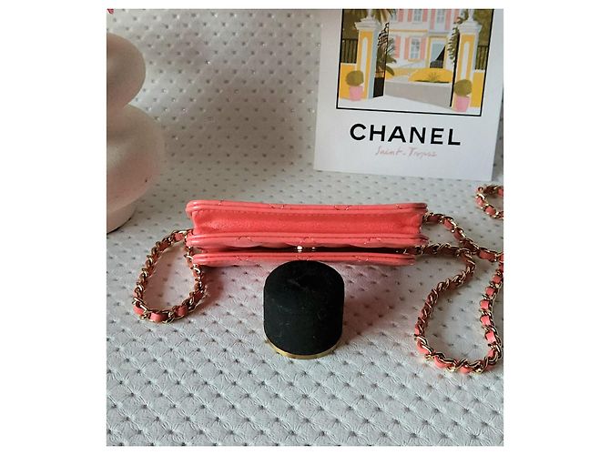 Chanel Wallet on Chain in pelle d'agnello rosa corallo D'oro - vista 4