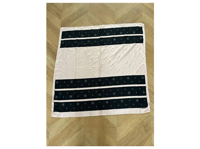 Pañuelo de seda 90cm Chanel Rosa - vista 2