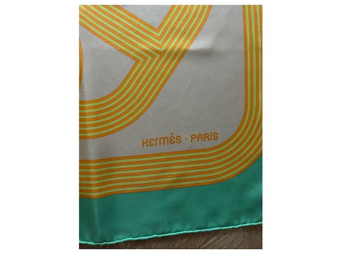 Foulard Hermès Circuit 24 Faubourg in Seta Giallo Verde 90cm - vista 4