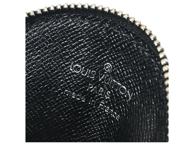 Runder Münzbeutel Louis Vuitton Limitierte Auflage Monogramm Seide Schwarz - Ansicht 4