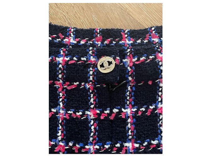 Falda Chanel de tweed negro con cuadros azules y rojos - vista 2