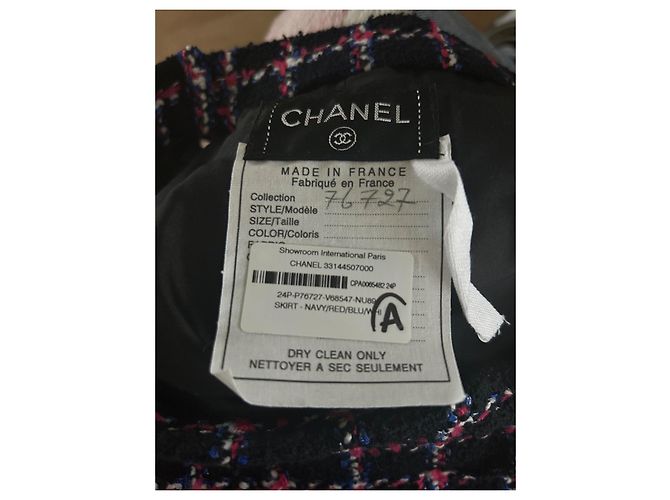 Falda Chanel de tweed negro con cuadros azules y rojos - vista 4