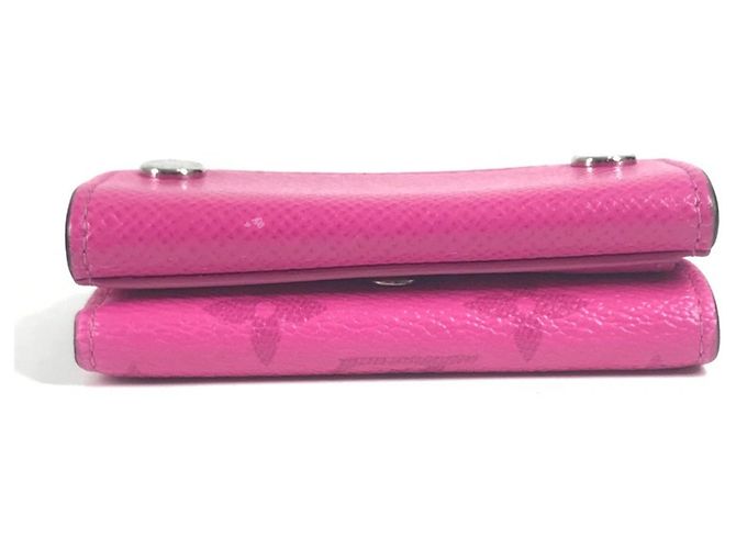 Billetera Compacta Rama Discovery Taiga M30773 de Louis Vuitton Rosa - vista 13